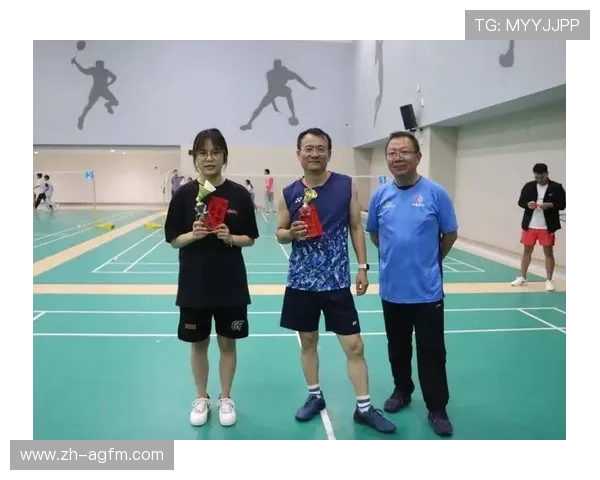 羽毛球俱乐部:挥汗如雨,热情如火 羽毛球俱乐部:挥汗如雨,热情如火